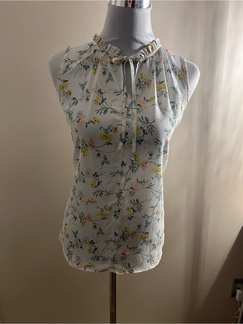Loft- Women's Floral Sleeveless Ruffle Neck Shell Top - White/Yellow multicolors